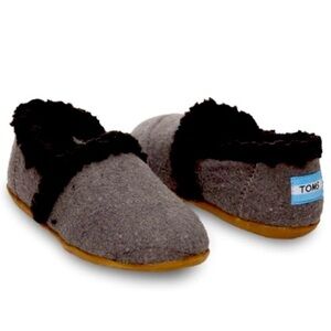 TOMS Wool Slippers Youth Size 1